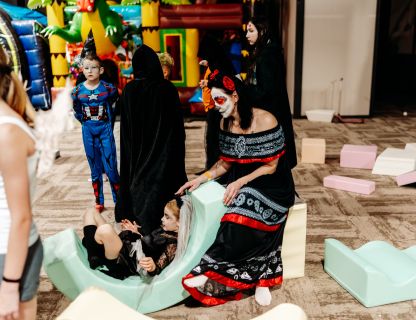 SPOCĪGAIS HELOVĪNS KVARTĀLĀ 86 - BILDES