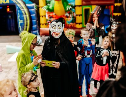 SPOCĪGAIS HELOVĪNS KVARTĀLĀ 86 - BILDES